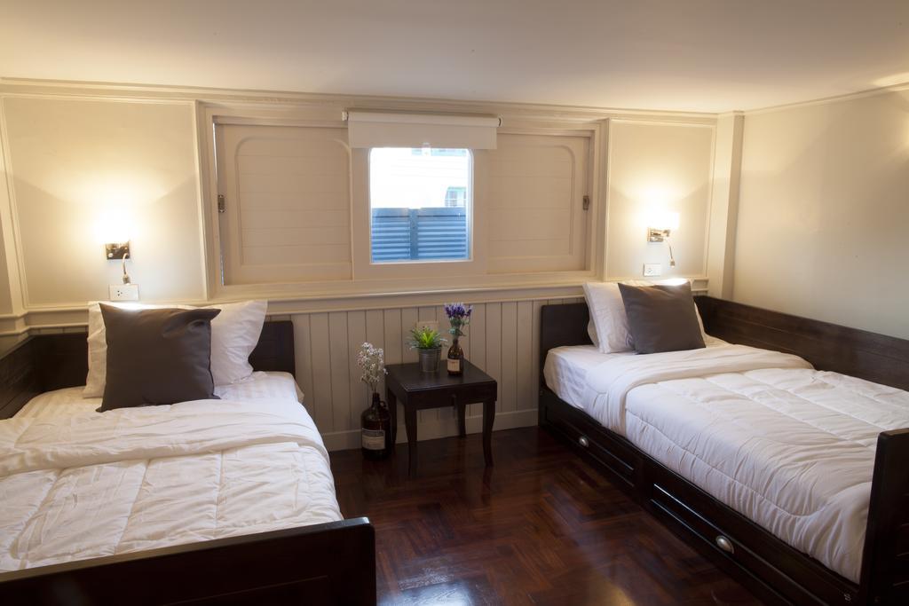 Golden Mountain Hostel Банкок Екстериор снимка