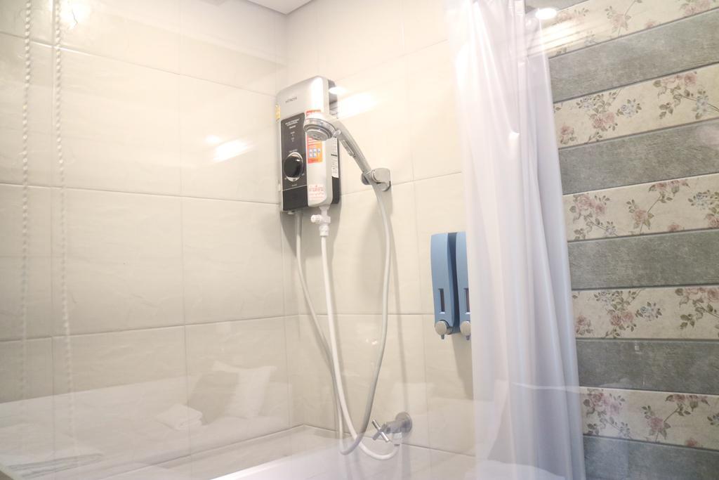 Golden Mountain Hostel Банкок Екстериор снимка