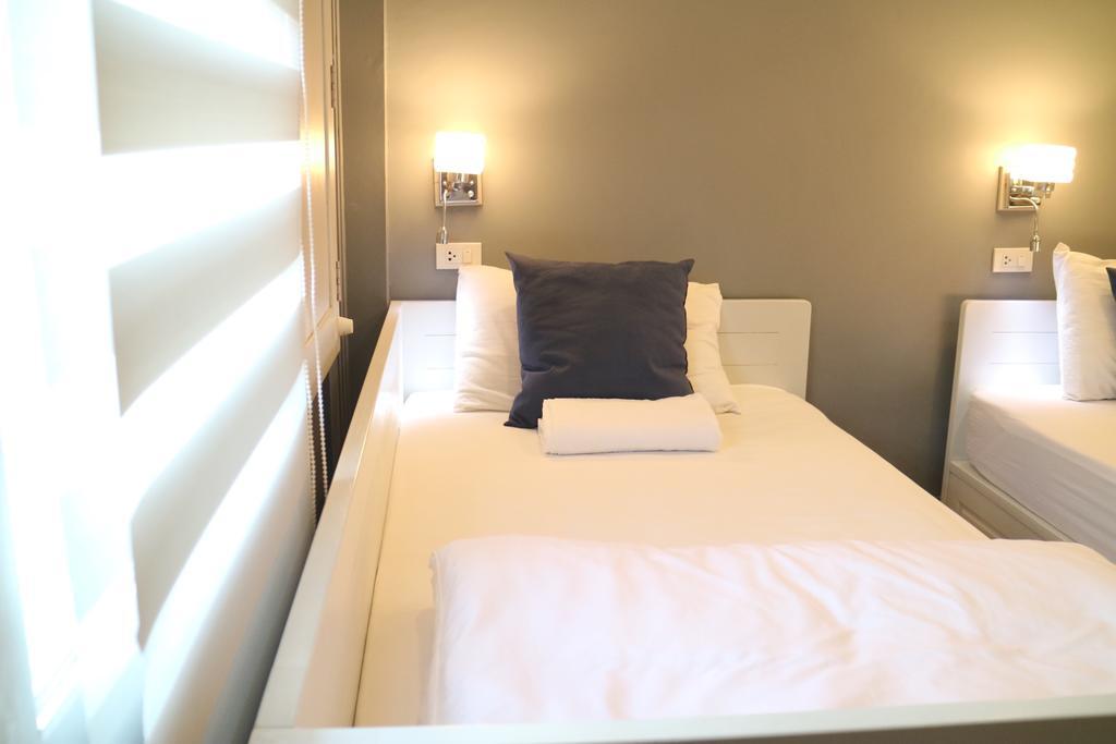 Golden Mountain Hostel Банкок Екстериор снимка
