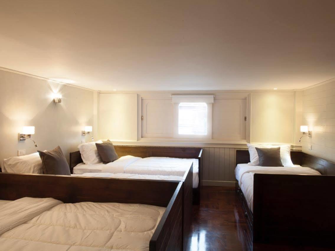 Golden Mountain Hostel Банкок Екстериор снимка