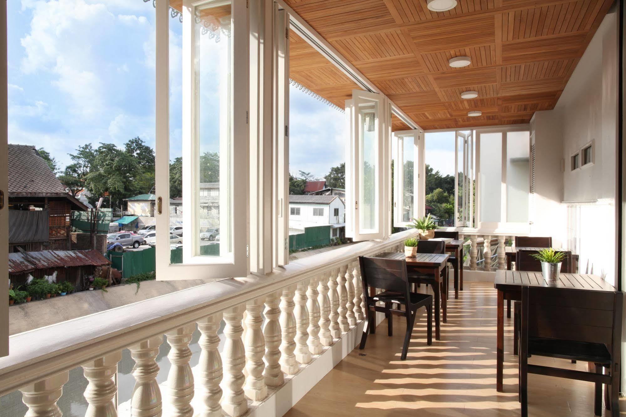 Golden Mountain Hostel Банкок Екстериор снимка