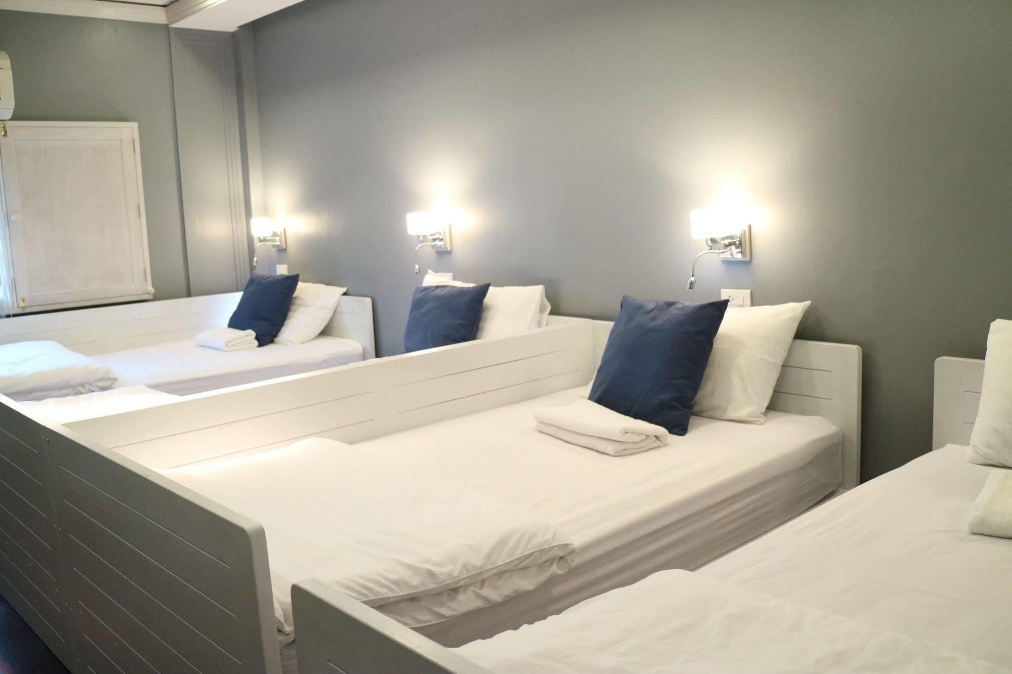 Golden Mountain Hostel Банкок Екстериор снимка