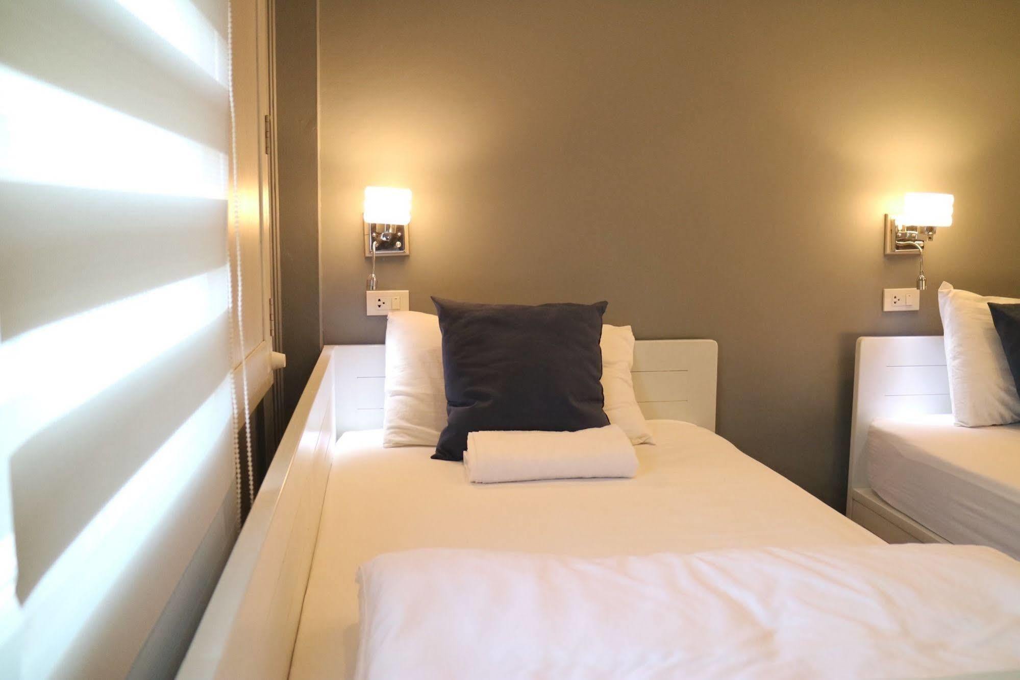 Golden Mountain Hostel Банкок Екстериор снимка