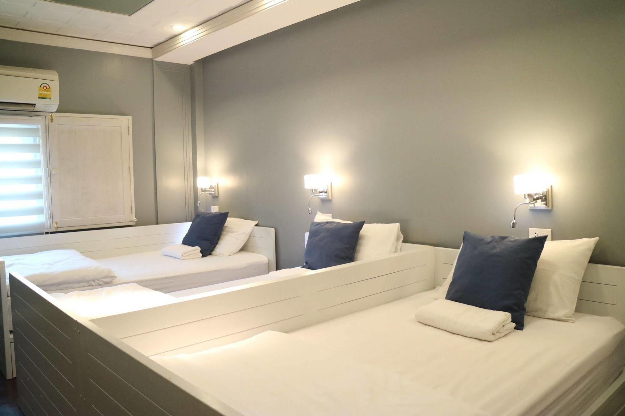 Golden Mountain Hostel Банкок Екстериор снимка