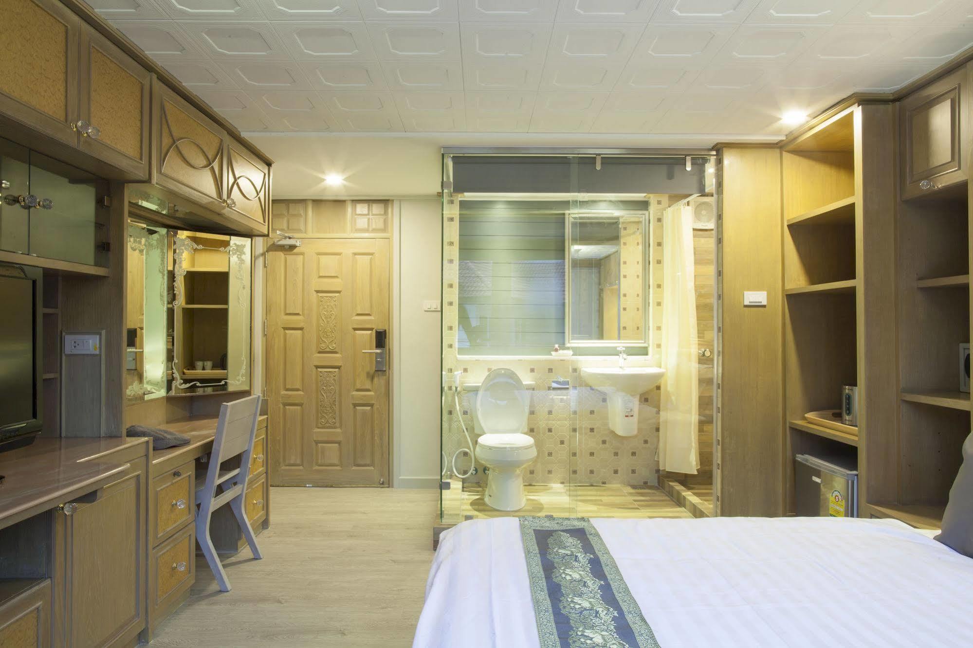 Golden Mountain Hostel Банкок Екстериор снимка