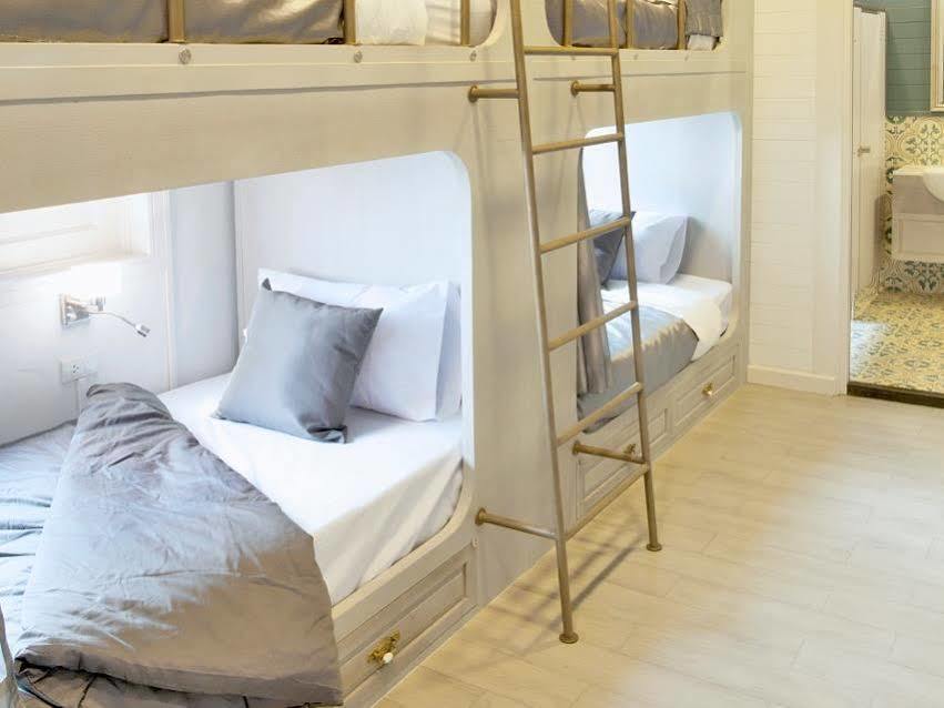 Golden Mountain Hostel Банкок Екстериор снимка