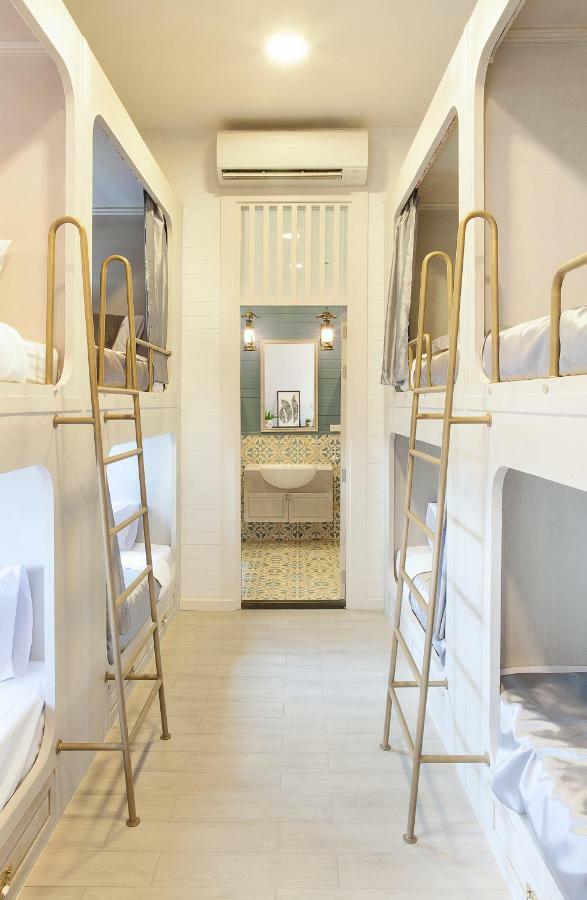 Golden Mountain Hostel Банкок Екстериор снимка